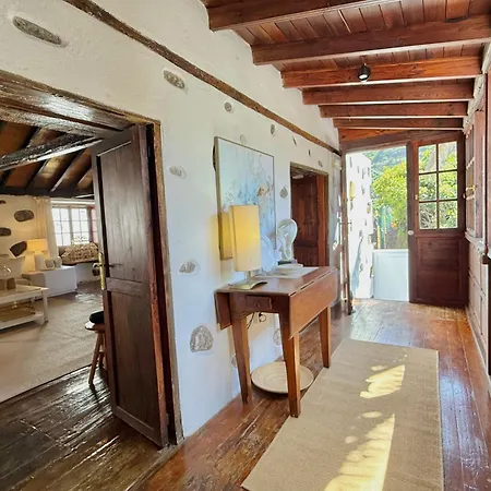 Дом отдыха Casa Jarana, Private House With Jacuzzi Near The Sea
