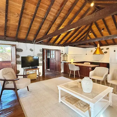 Holiday home Casa Jarana, Private House With Jacuzzi Near The Sea *